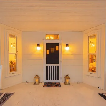 Charming Historic Home, Luxurious Remodel, Walk to Downtown, Tree-Lined Street Отели в г. Делавэр