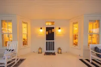 Charming Historic Home, Luxurious Remodel, Walk to Downtown, Tree-Lined Street Hotels in Delaware