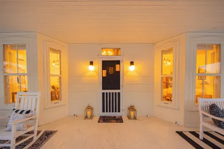 Charming Historic Home, Luxurious Remodel, Walk to Downtown, Tree-Lined Street