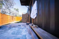 Contained In Gruene! Hot Tub/Outdoor Shower