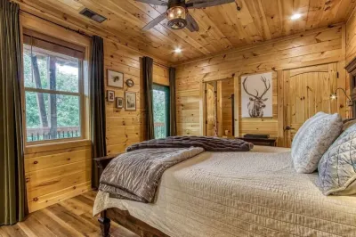 Mountain Serenity Cabin w. Fire Pit, Hot Tub, Game Room and Mtn Views Hotels near Kear's Broom Shop