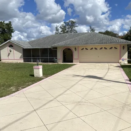 Luxury 3 Bedroom Pool Home. Quiet Neighborhood.