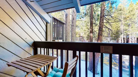 Deluxe remodeled 2 Bedrooms, Loft, 3 Bathrooms Condo close to Eagle Отели в г. Маммот-Лейкс