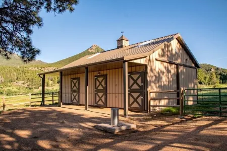 Remodeled vintage cabins! 31 day stay minimum. Longs Peak view! Sleeps 10. Отели рядом с достопримечательностью «Гоблинс Форест»