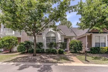 Entire Home Near Downtown Memphis Отели рядом с достопримечательностью «Memphis Cook Convention Center»