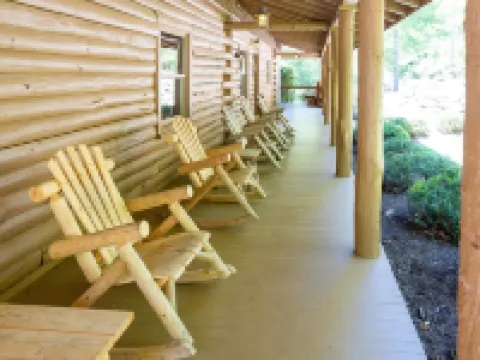Luxury Mountain Cabin On 320+ Acres Near Asheville, Lake Lure & Hendersonville Hotels in Edneyville