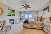 Lux Waterfront Estate with Tuscan Villa Style- Lower Prices. See Terms Condition Hotel dekat Link Light Rail - Tukwila Station