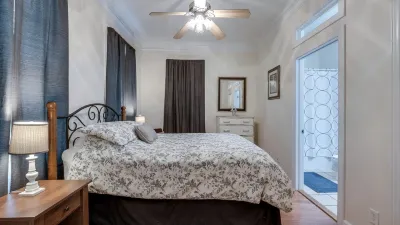 Savannah Historic District - Affordable & Spacious near Forsyth Park
