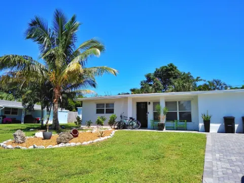 Modern Coastal Center Jensen Beach Home