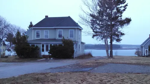 Beach Victorian Bluff! Hotels in Jonesport