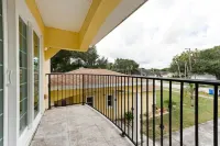 2 houses 5bed 4bath heated pool prime location