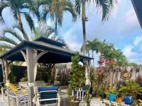 Elegant Tranquil Restful Oasis with Pure Serenity Pool and Garden Hotels in Country Walk