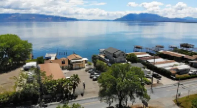 Oasis to Love - On the Lake/Pier/Full Kitchen Lakeport Room #7