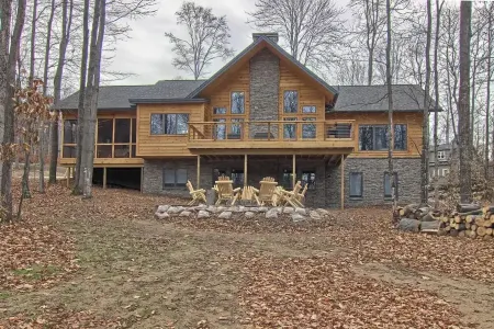 Beautiful Mountain Home, Ski In/Ski Out & Golf within Boyne Mountain Resort