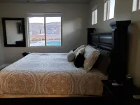 Beautiful Home Near Zions with Private Pool, Gazebo and Garage