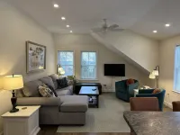 Falmouth Waterfront Carriage House Apt