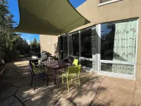 Modern-1 Mile to Plaza-Floor to Ceiling Windows-Mountain Views-Wildlife.