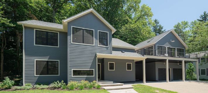 AMAZING NEWER HOME WITH LAKE VIEWS, steps away from shops and restaurants. Ξενοδοχεία στην πόλη Saugatuck