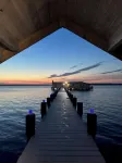 Tahiti Style 5 Star over-Water Bungalow + Lake House Blue + YouTube Video's Pets