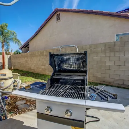 Spacious 4-bedroom house with Pool, Fun BackYard & Amazing Game Room