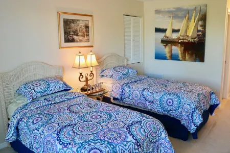 #1 Siesta Key Beach -Super Clean -2 Level Townhouse -2Br/2.5 Bth- 5 Star- 1400sf Отели рядом с достопримечательностью «Sarasota Beach»