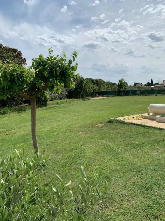 LE MAS DE L'OLIVIER ARLES 10-18 pers SEE DETAILED RATES--CHEF CUISINI POSS. Отели в г. Арль