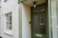 Surf Cottage. Beautiful 4 bed townhouse, the heart of Cromer, steps to the beach