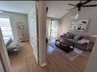 Convenient & Renovated 2BD/2BA house near Reservoir, Fenced Backyard, King Bed