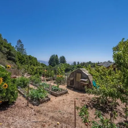 Monterey Bay Farm Retreat! Best Access to Monterey & Santa Cruz Attractions.
