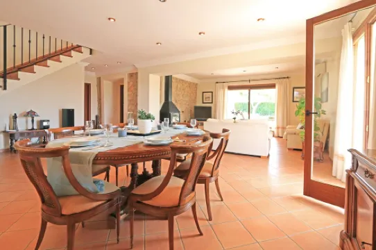 Finca Marti Ferrer: Private Swimming Pool, Garden, Barbecue, WiFi, Air Conditioning.
