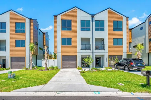 New construction house in IRB! Short walk to the beach!