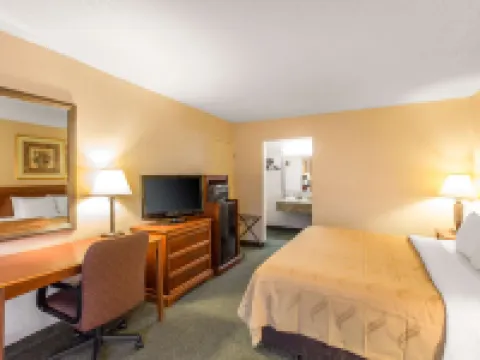 Quality Inn & Suites McDonough South I-75 Hotels in McDonough