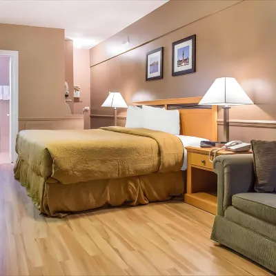 Econo Lodge Downtown Hotels near Rideau Hall