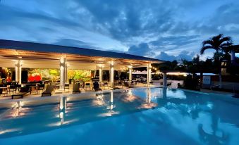 Summit Rainforest & Golf Resort