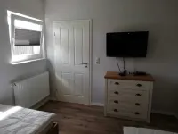 Core-serviced apartment directly on the small dike for up to 4 people East Frisian Islands附近的飯店