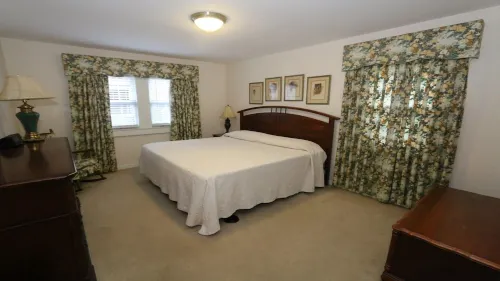 Cottage located on the river in Downtown Gatlinburg, Tn