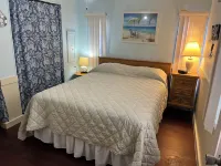 MERMAID MANOR heated POOL!! Waterfront, BOAT DOCK, KAYAKS, paddle Weeki Wachee