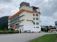 楓樹小屋 威嚴壇五路財神濟公廟附近的飯店