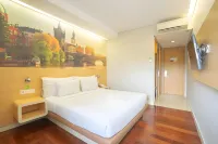 Life Hotel Stasiun Kota Surabaya Hotels in Simokerto