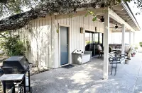 Live Oaks Bed and Breakfast Hotels in Uvalde