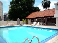 Hotel Tower House Suites - piscina