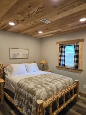 "Lewis and Clark" cabin at Columbia Mountain Ranch. Near Glacier National Park! Hotels near Montana Vortex and House of Mystery