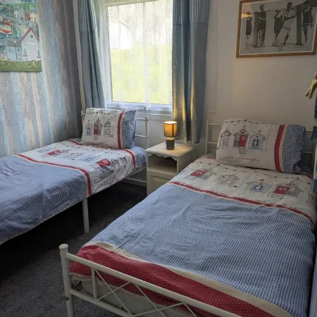 Pet friendly chalet ..  Sleeps 5
