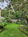 Idyllic 4bedroom home in Willoughby. Direct access to park & playground.