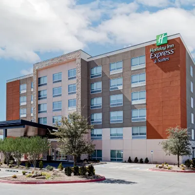 هوليداي إن إكسبرس آند سويتس مور باي آيتش جي Hotels near مول كروس رودز