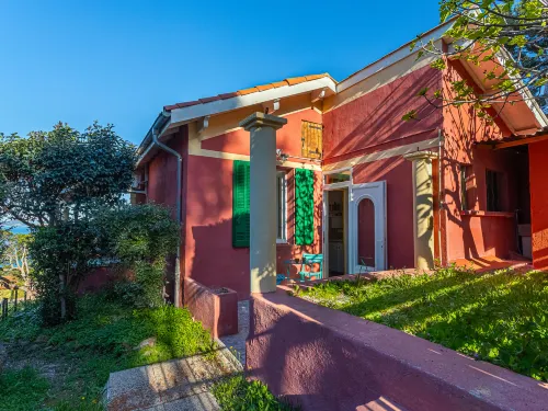 Le Provençal Hotels in Le Pradet