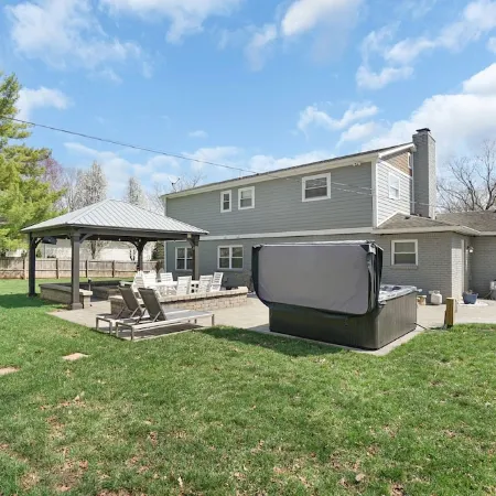 Spacious 5-bedroom house in delightful Indianapolis wit hot tub and gameroom!