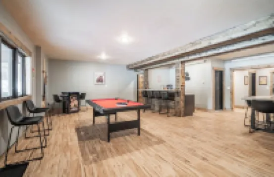 Yellowstone Luxury Cabin, Hot Tub, Game Room,EV Hookup,Massive Deck,5Bed/3.5Bath