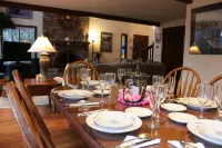 2.5 BLOCKS TO BEACH - 4 BED/3 BATH - INDOOR HOT TUB - OCEAN VIEW -2 PETS WELCOME