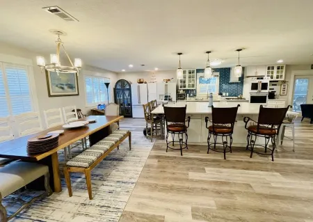 "Juniper Junction" - Covered Pool / Entertainer’s Dream / 10 Minutes from Beach Отели в г. Райт